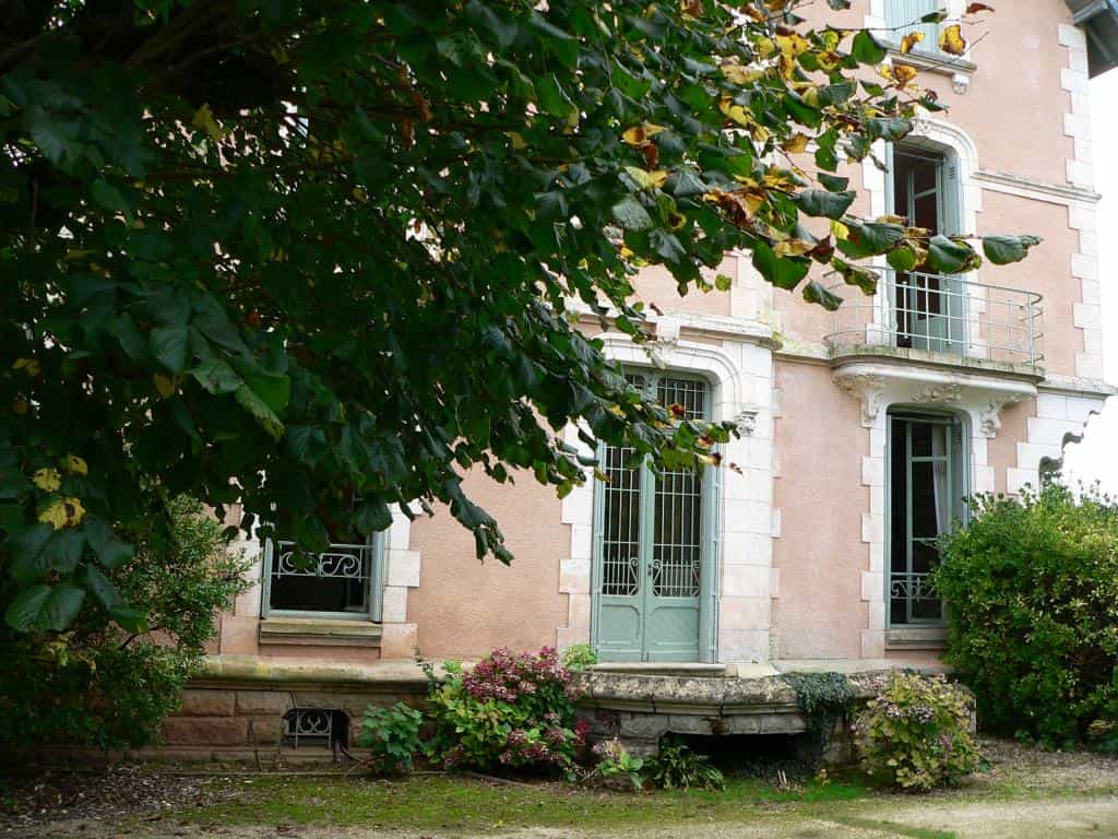rumah dalam Hautefort, Nouvelle-Aquitaine 10828237