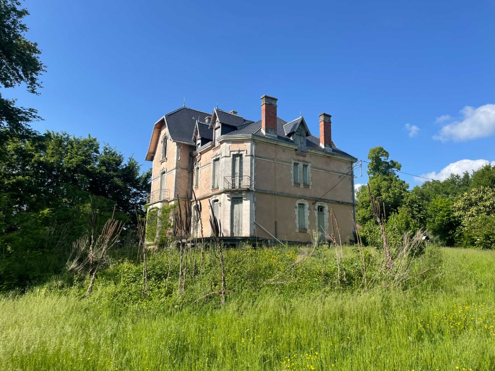 Hus i Hautefort, Nouvelle-Aquitaine 10828237