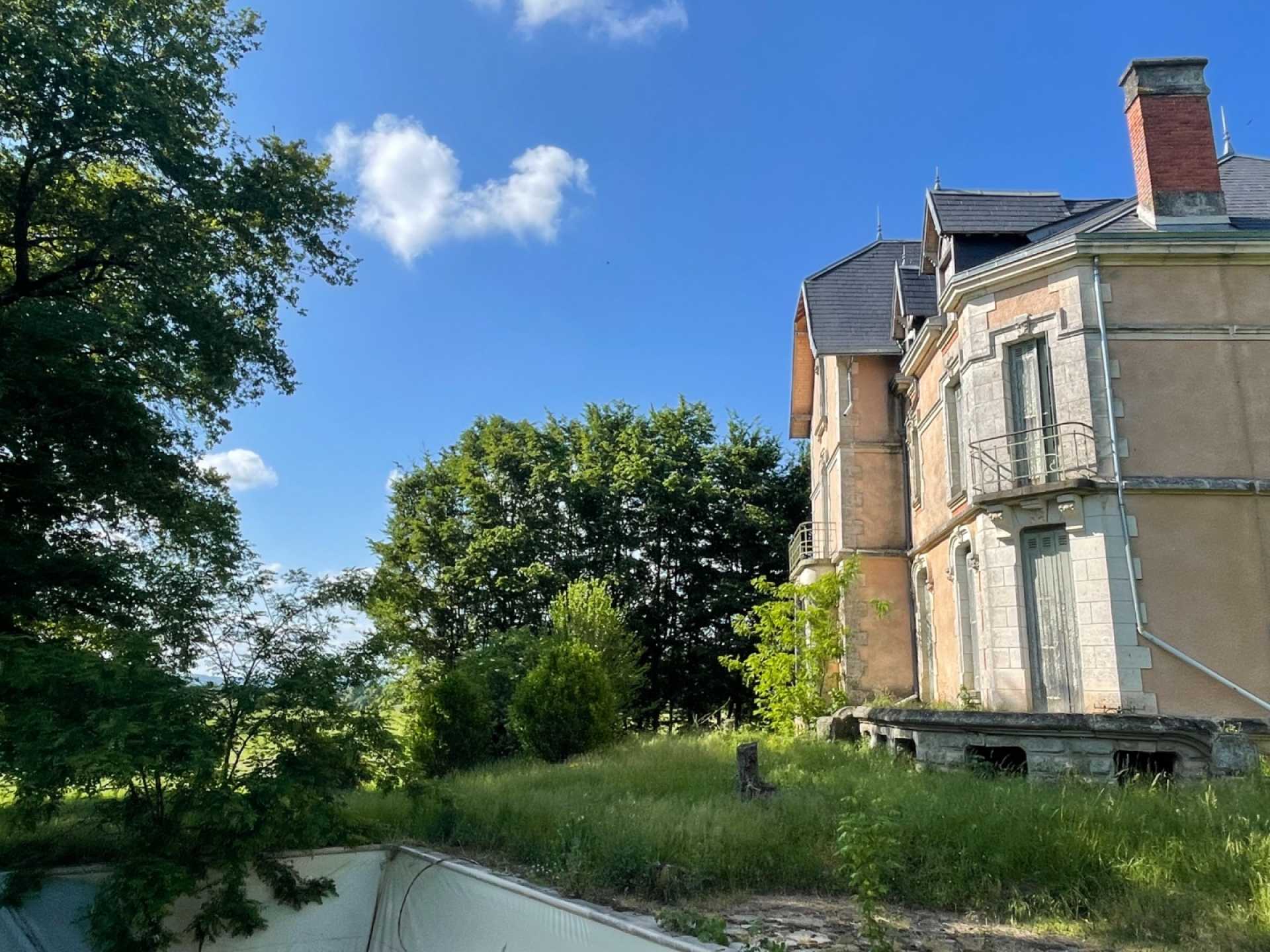 Будинок в Hautefort, Nouvelle-Aquitaine 10828237