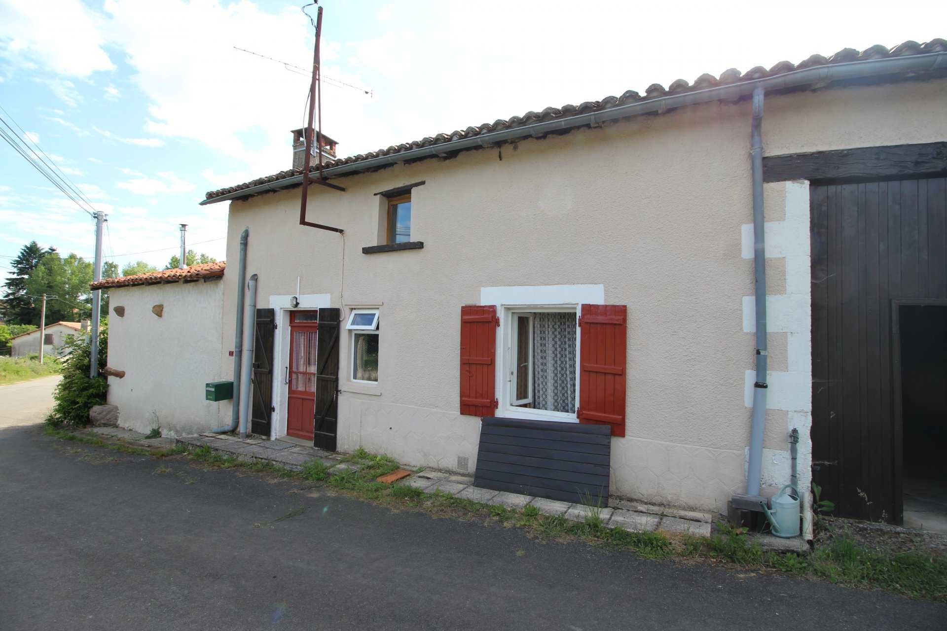Rumah di Hiesse, Nouvelle-Aquitaine 10828241