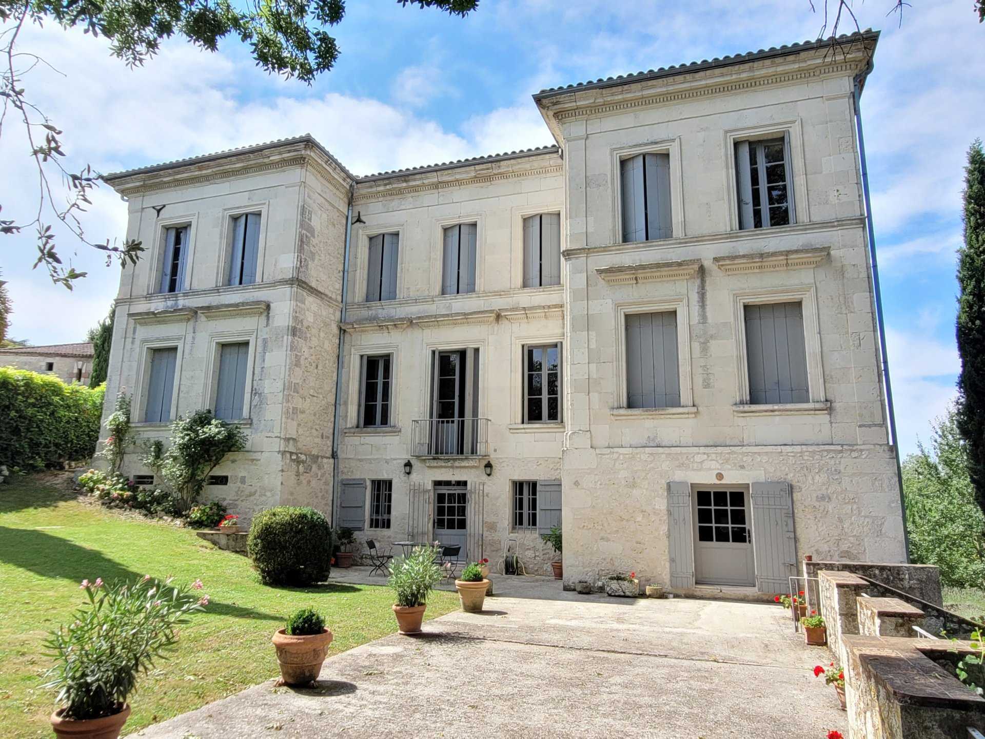 House in Prayssas, Nouvelle-Aquitaine 10828243
