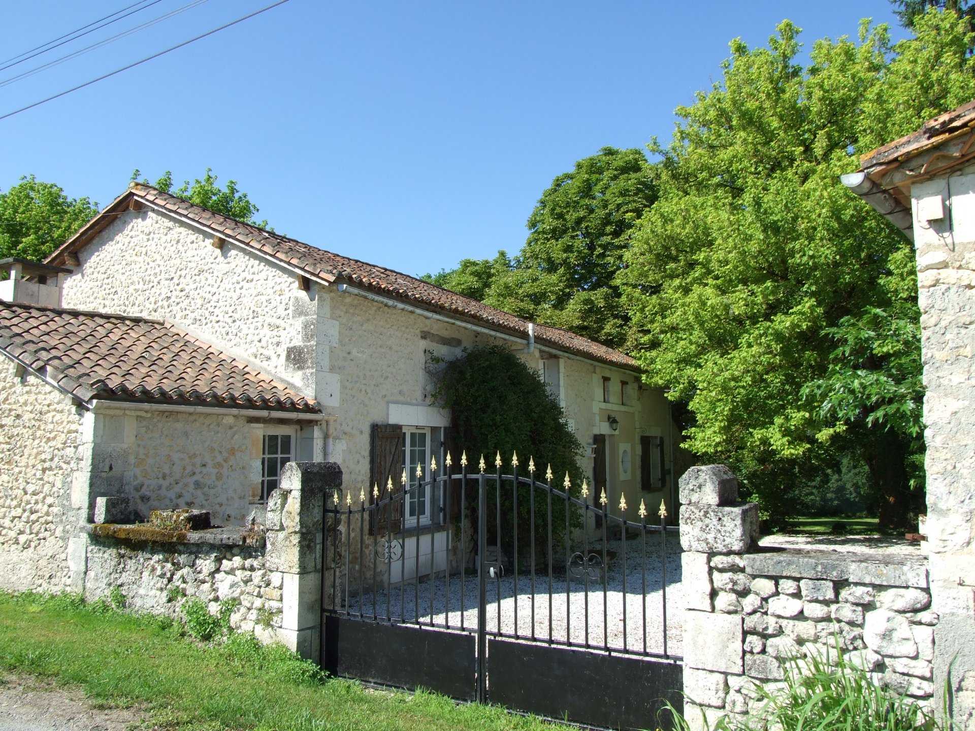 Hus i Verteillac, Nouvelle-Aquitaine 10828255