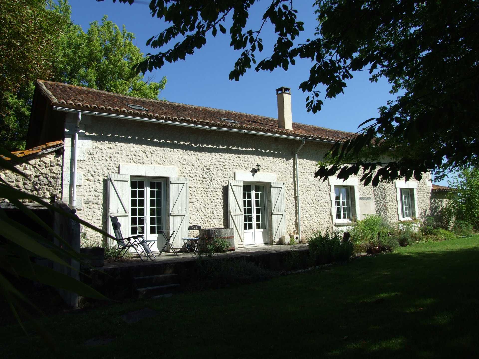 Hus i Verteillac, Nouvelle-Aquitaine 10828255