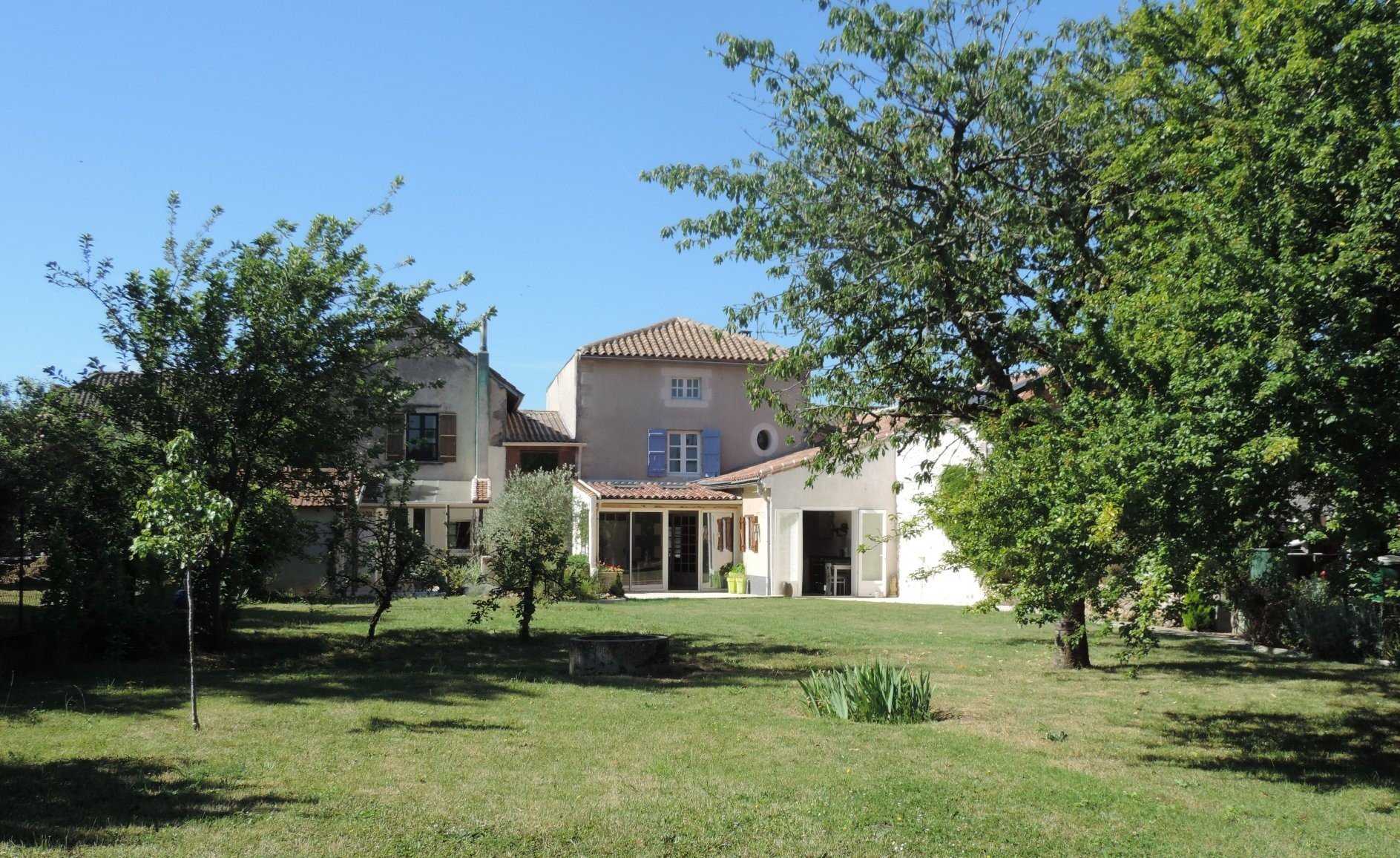 Talo sisään Millac, Nouvelle-Aquitaine 10828256