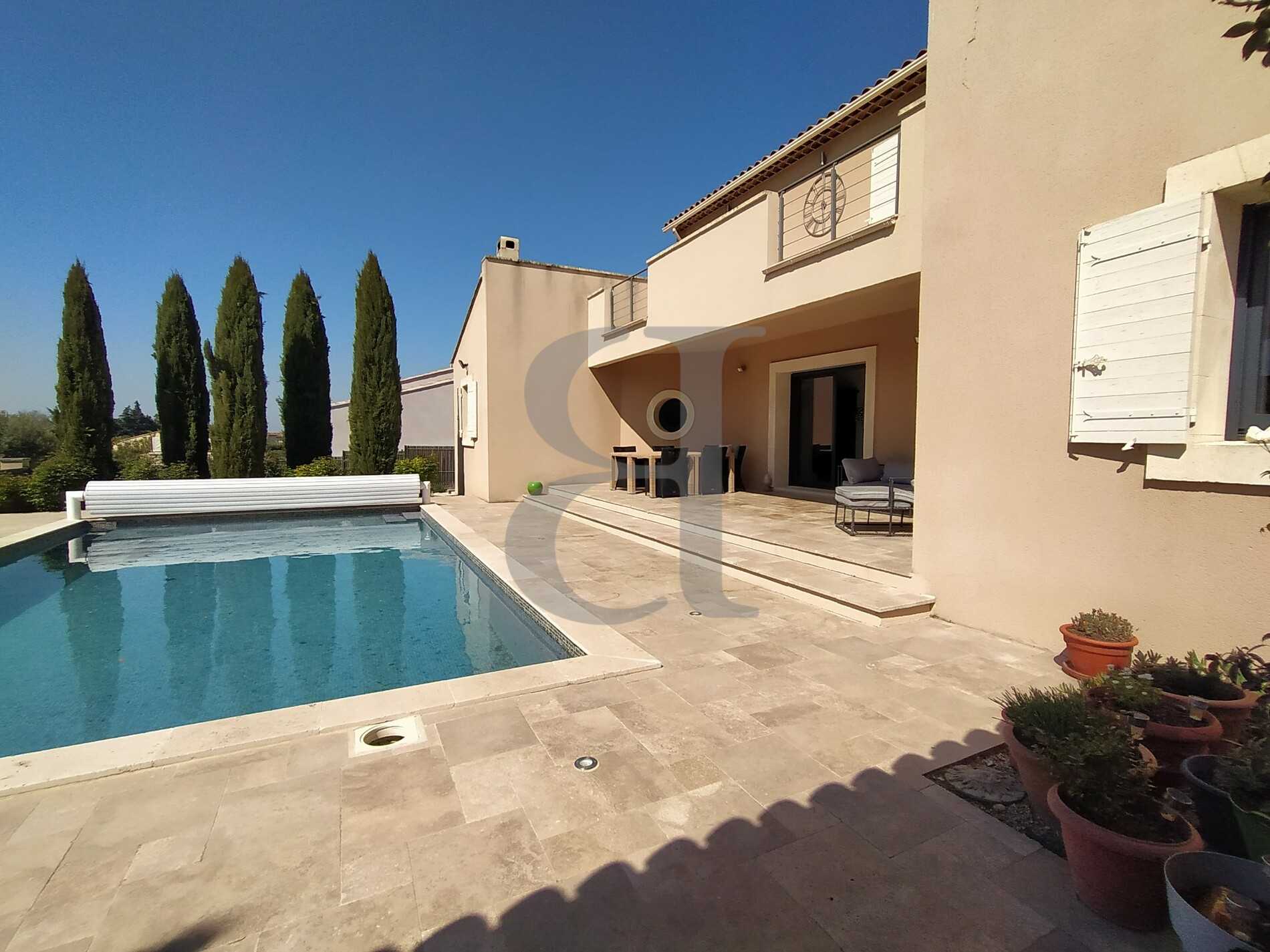 Rumah di L'Isle-sur-la-Sorgue, Provence-Alpes-Cote d'Azur 10828289