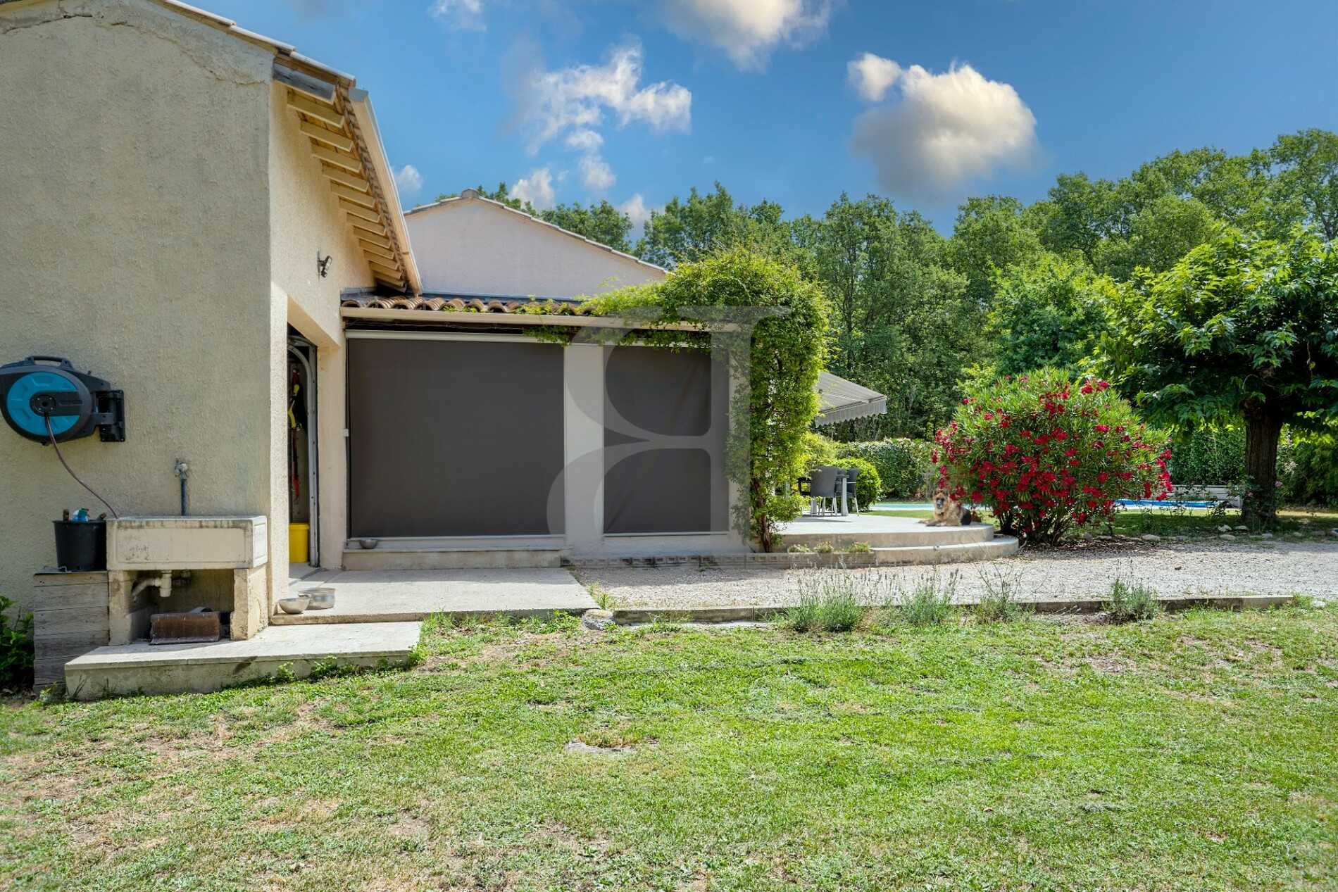 House in L'Isle-sur-la-Sorgue, Provence-Alpes-Côte d'Azur 10828293