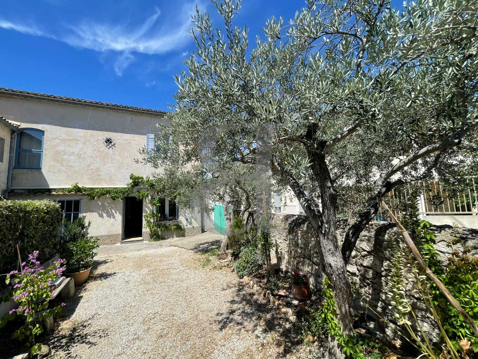 Dom w Saint-Remy-de-Provence, Prowansja-Alpy-Lazurowe Wybrzeże 10828297