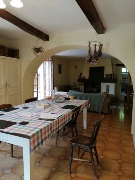 Dom w Castelnau-Magnoac, Occitanie 10828330