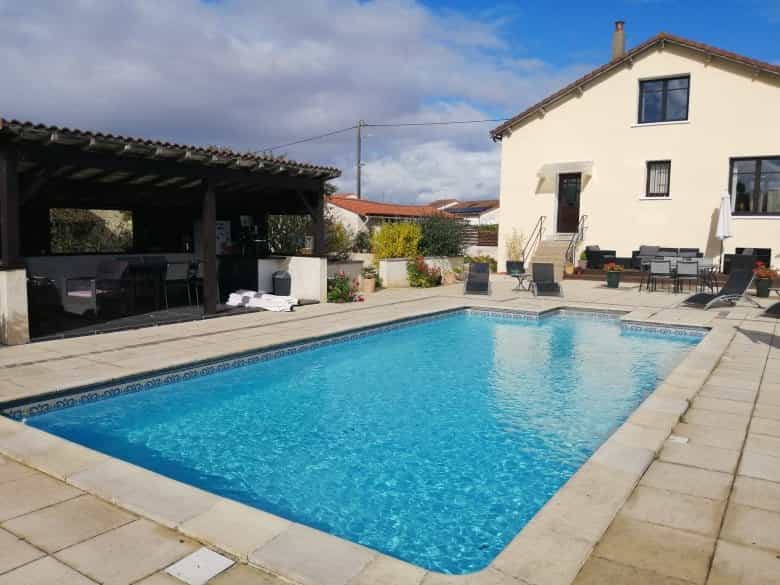 House in Pleuville, Nouvelle-Aquitaine 10828338