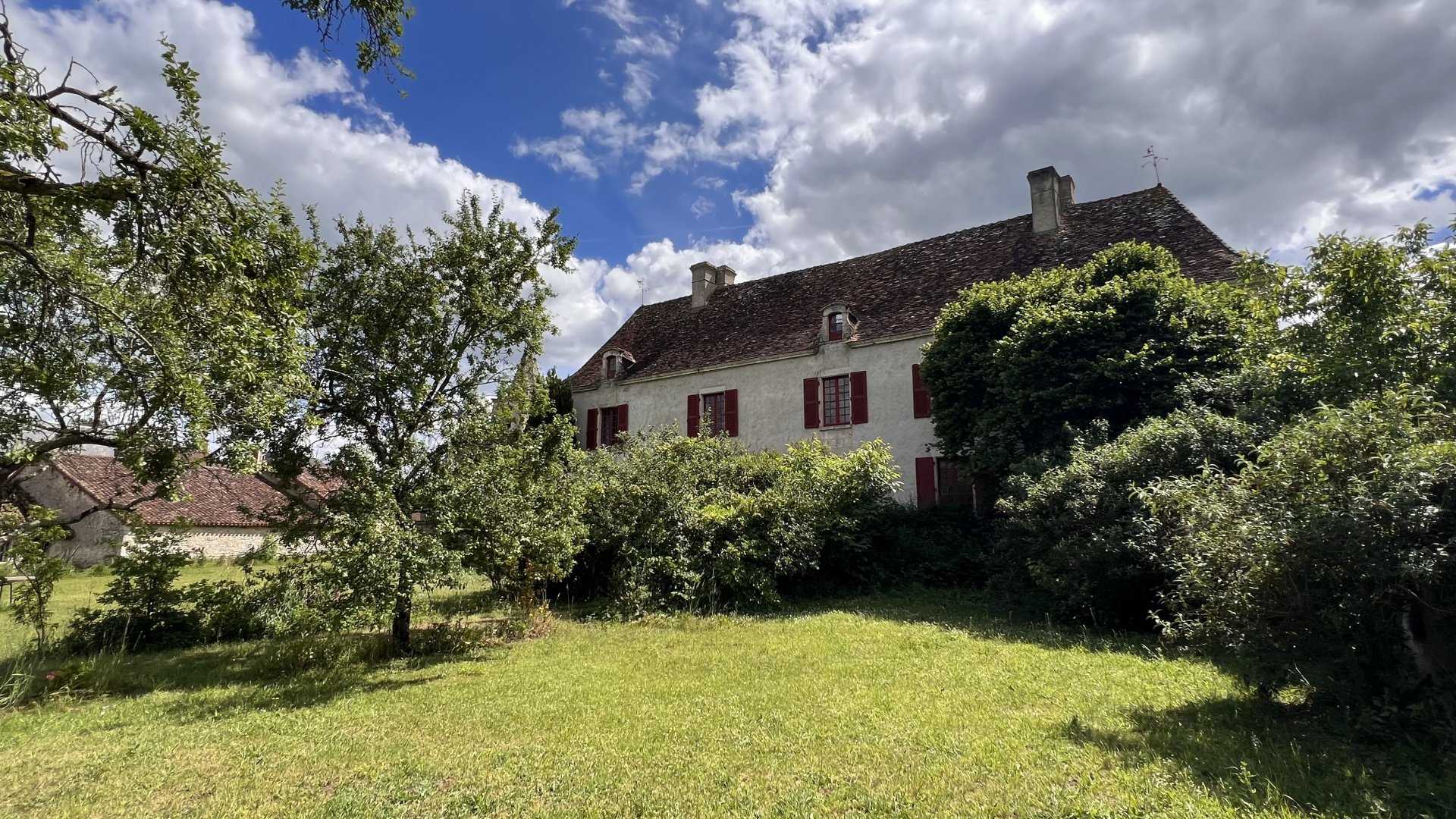 σπίτι σε Antigny, Nouvelle-Aquitaine 10828345