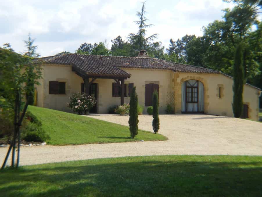 casa no Montagnac-sur-Lède, Nouvelle-Aquitaine 10828418