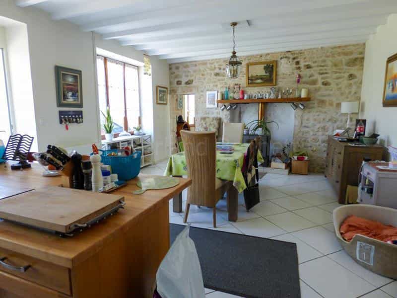 House in Mansle, Nouvelle-Aquitaine 10828447