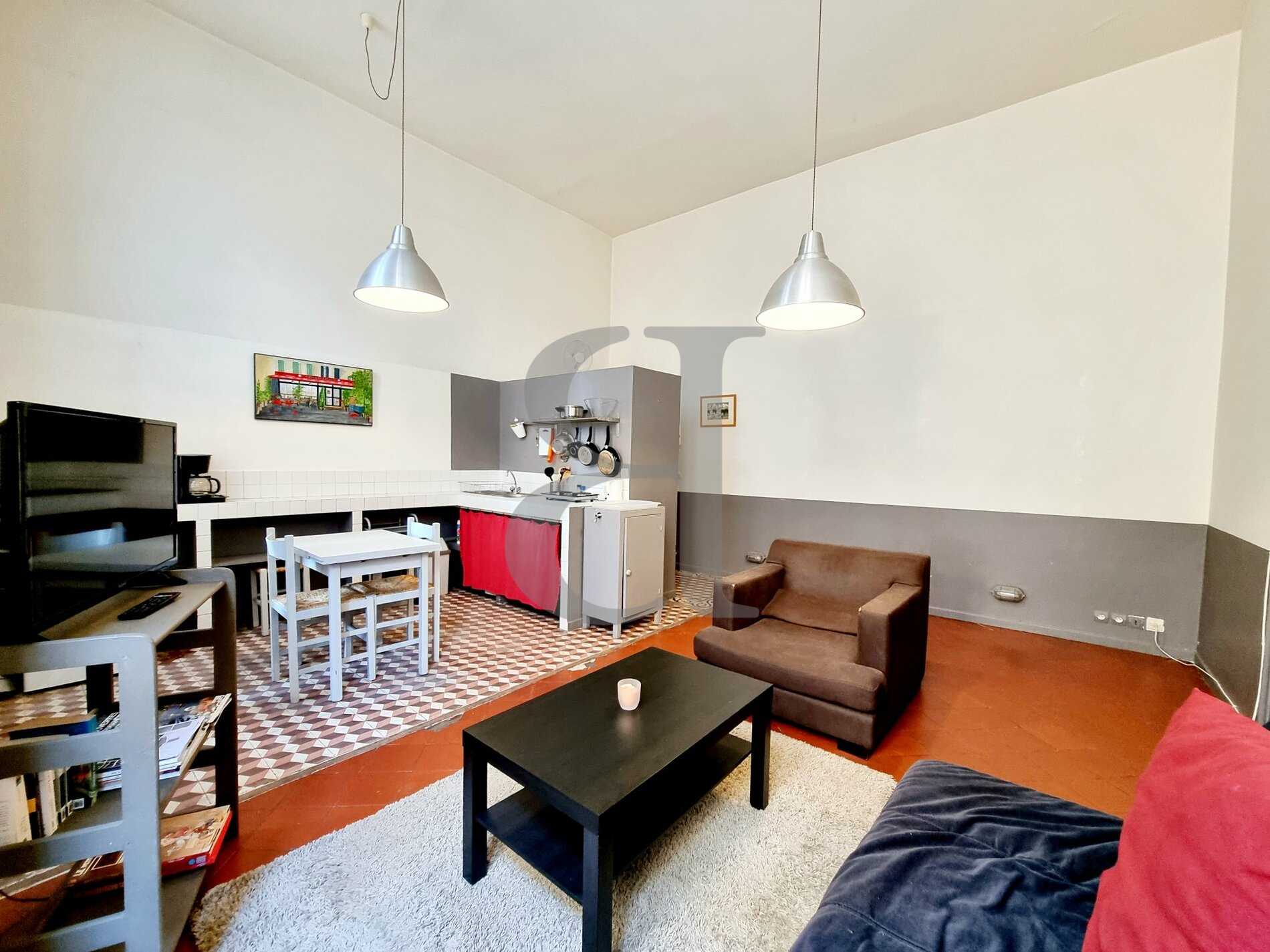 公寓 在 Beaucaire, Occitanie 10828560
