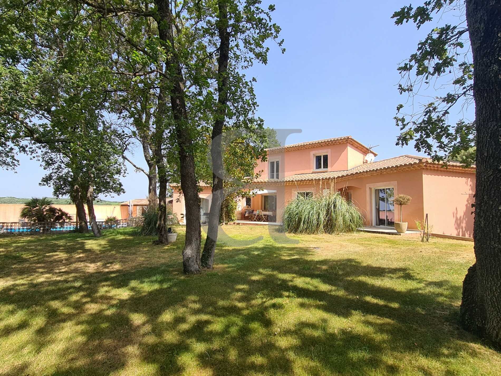 Hus i Sainte-Cecile-les-Vignes, Provence-Alpes-Cote d'Azur 10828604