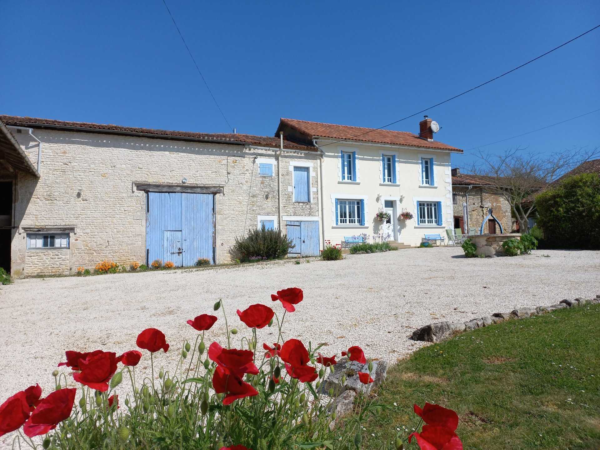 House in Ventouse, Nouvelle-Aquitaine 10828605