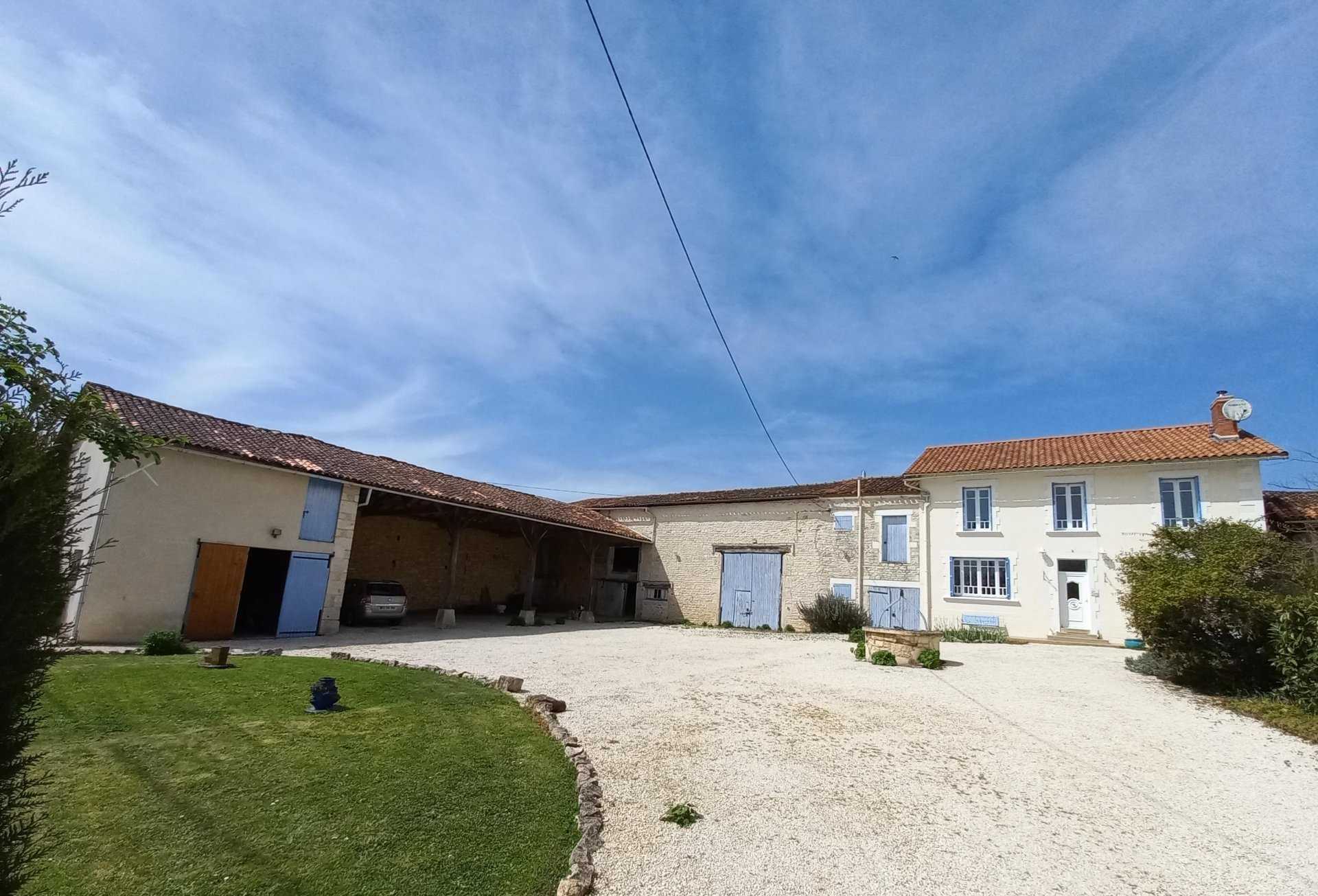 House in Ventouse, Nouvelle-Aquitaine 10828605