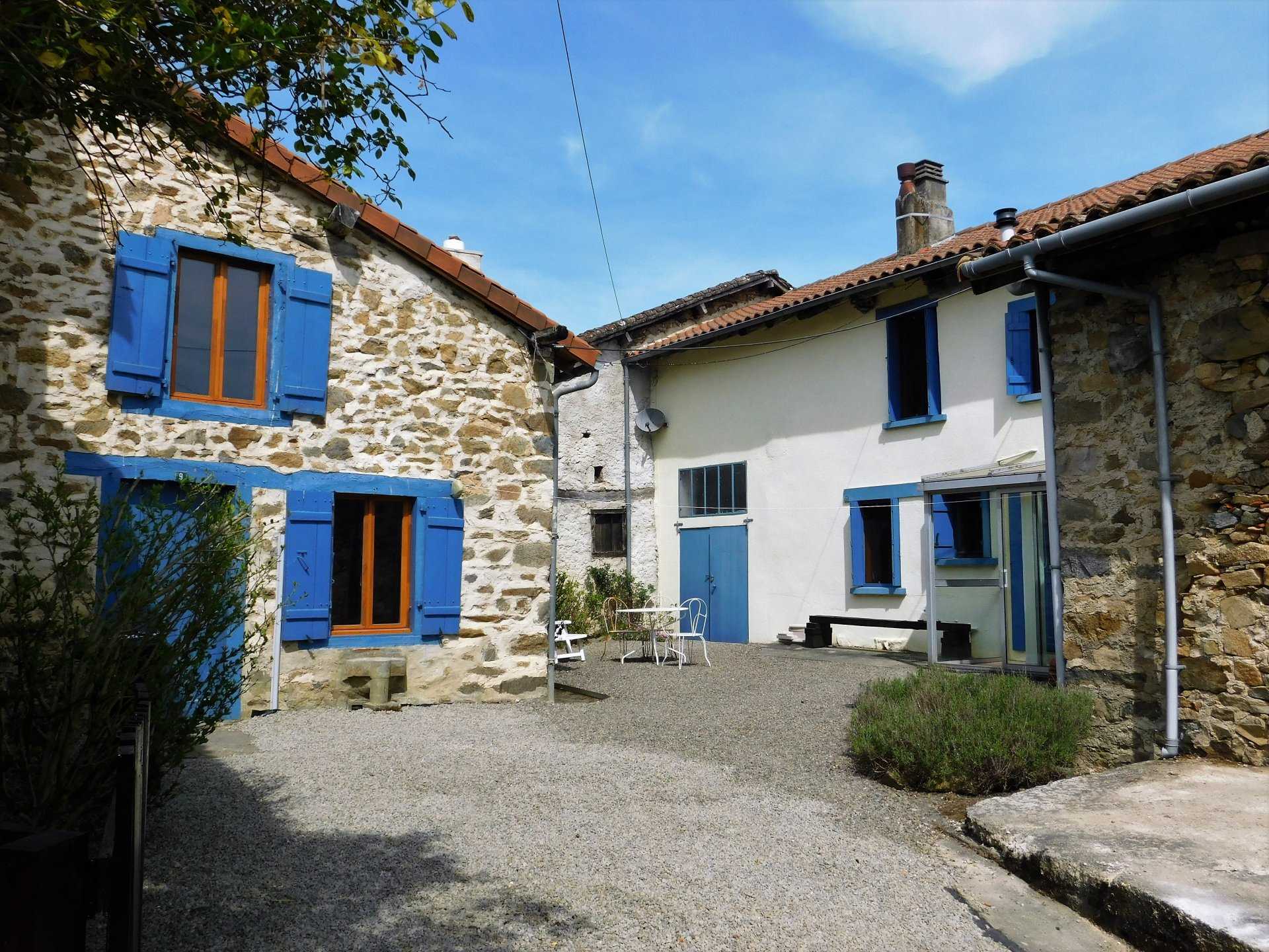 House in Saint-Laurent-sur-Gorre, Nouvelle-Aquitaine 10828615
