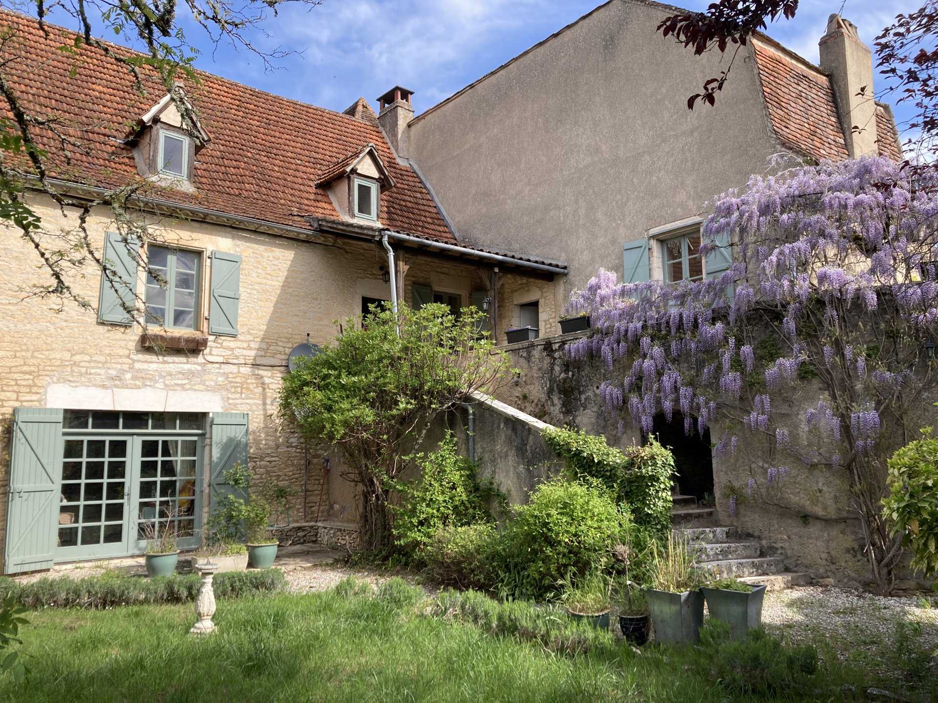 rumah dalam Cabrerets, Occitanie 10828625