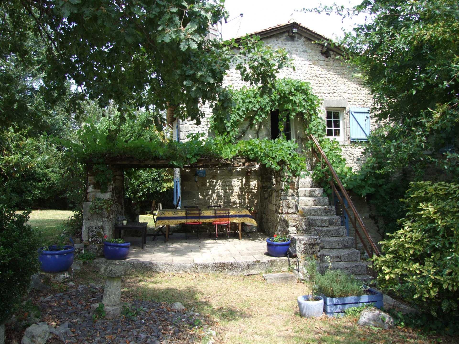 House in Montmoreau, Nouvelle-Aquitaine 10828725