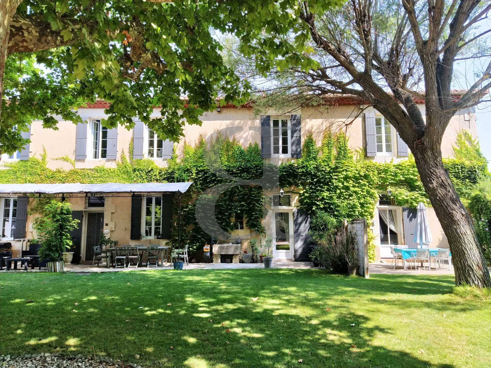 House in L'Isle-sur-la-Sorgue, Provence-Alpes-Cote d'Azur 10828806