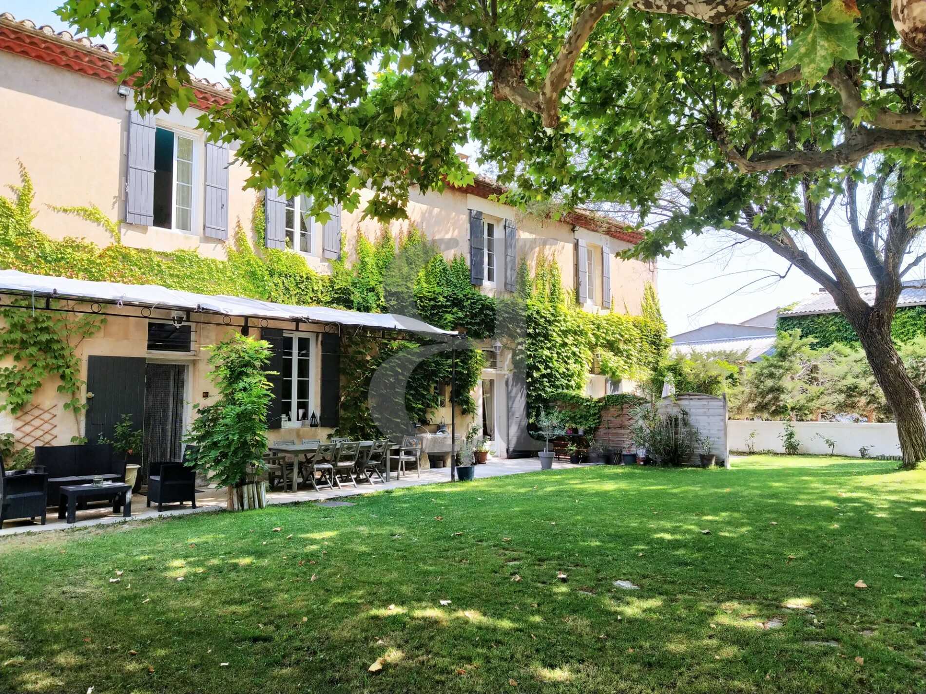 Haus im L'Isle-sur-la-Sorgue, Provence-Alpes-Côte d'Azur 10828806