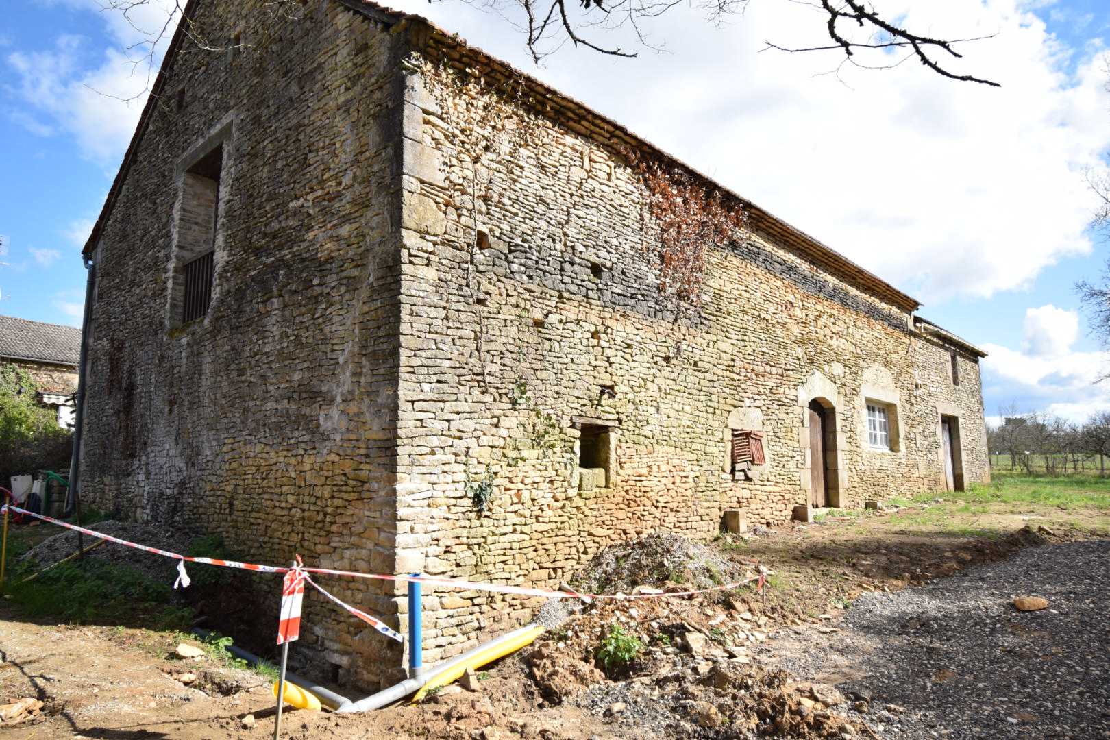 House in Saint-Cyprien, Nouvelle-Aquitaine 10828817