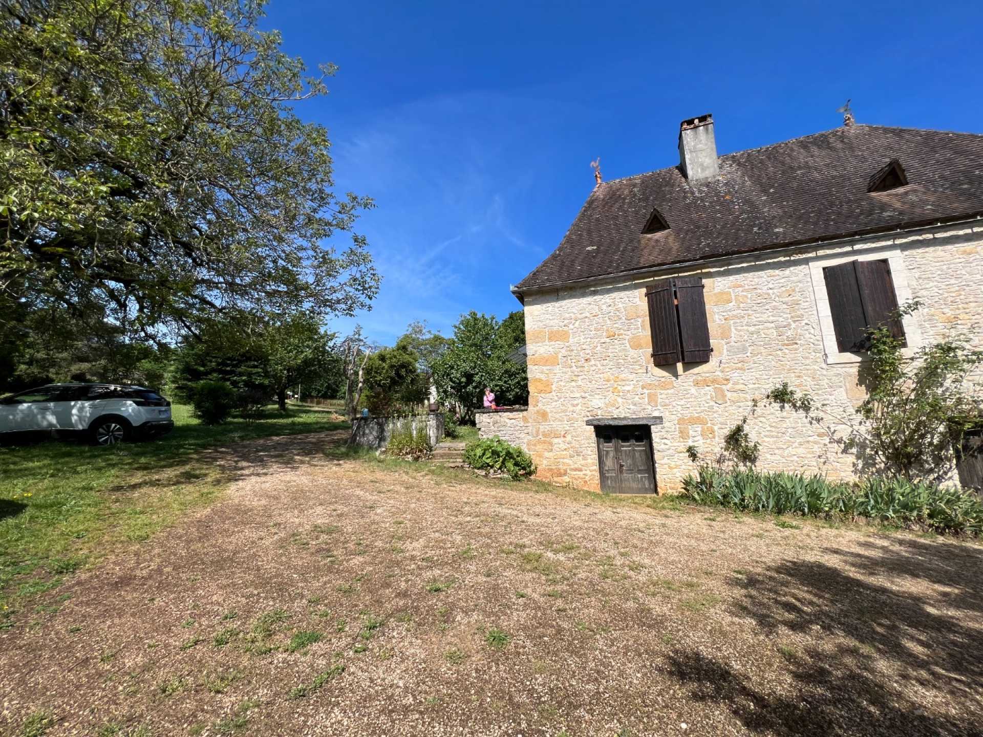 House in Thenon, Nouvelle-Aquitaine 10828873