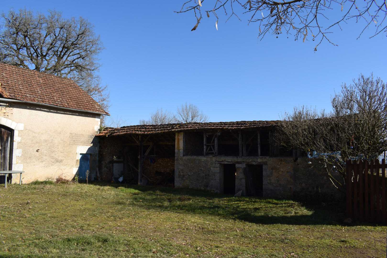 房子 在 Saint-Cyprien, Nouvelle-Aquitaine 10828885