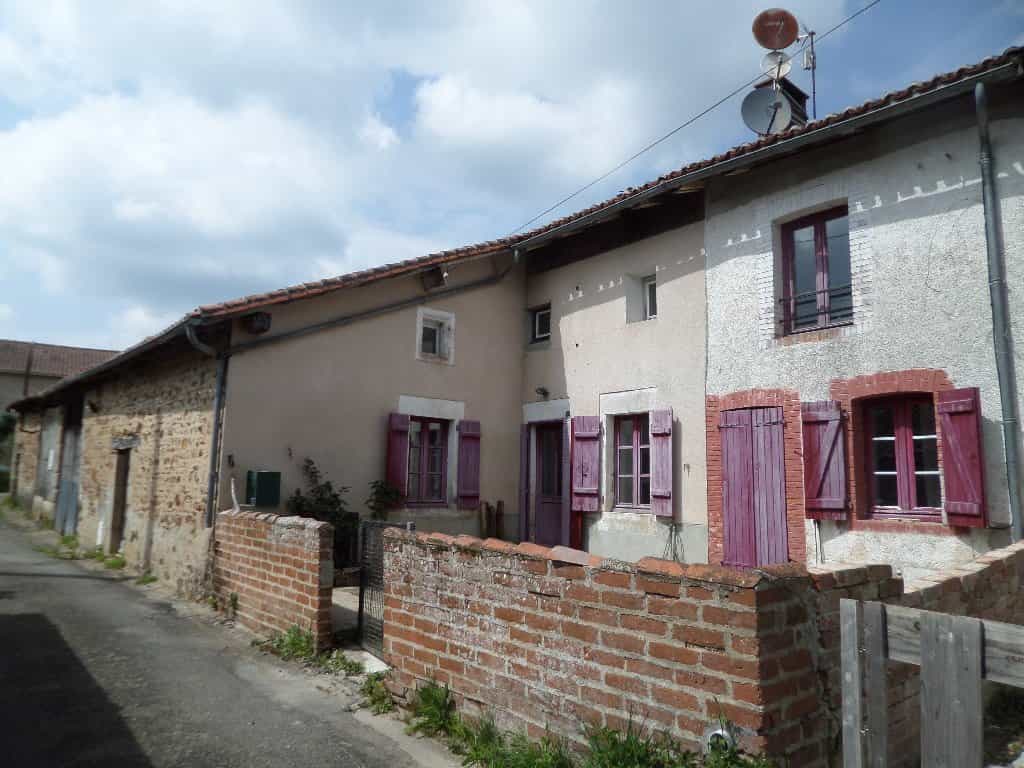 House in Nouic, Nouvelle-Aquitaine 10828914