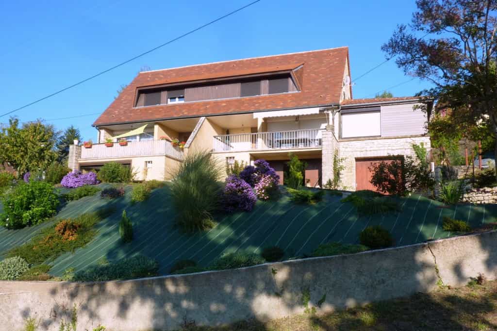 House in Vitrac, Nouvelle-Aquitaine 10828953