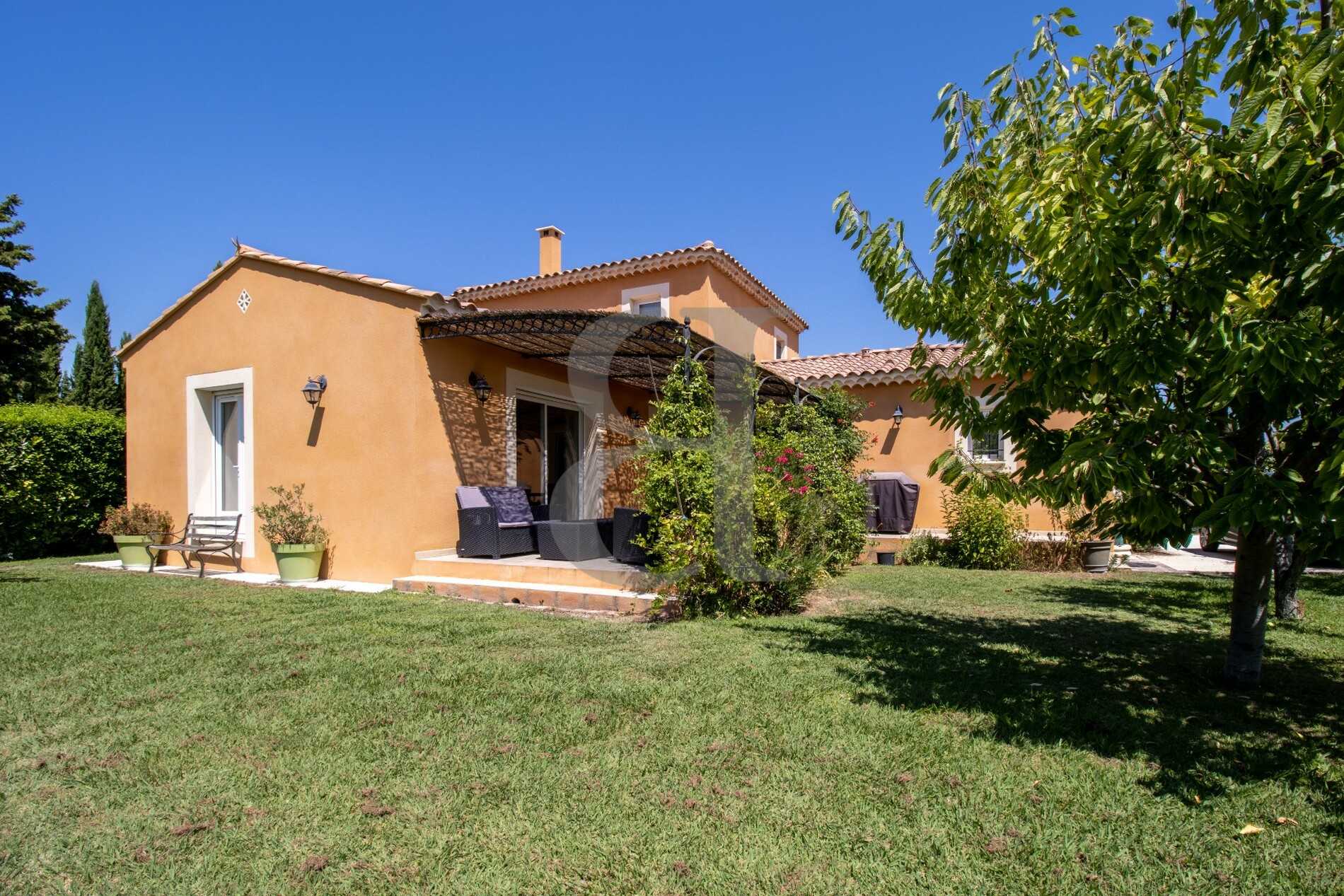 Haus im L'Isle-sur-la-Sorgue, Provence-Alpes-Côte d'Azur 10828978