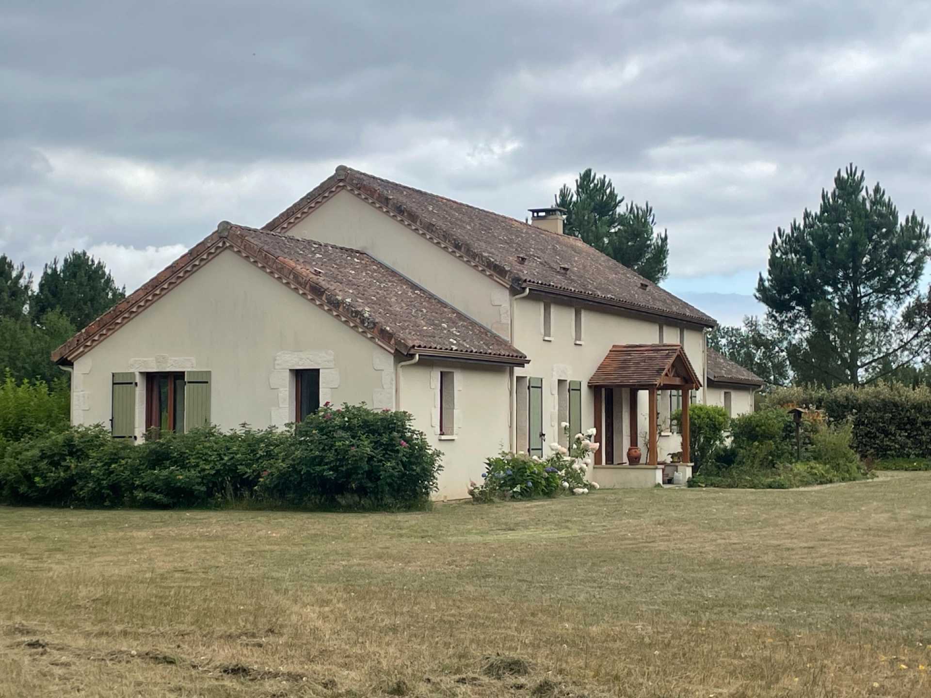 Haus im Périgueux, Nouvelle-Aquitaine 10829002