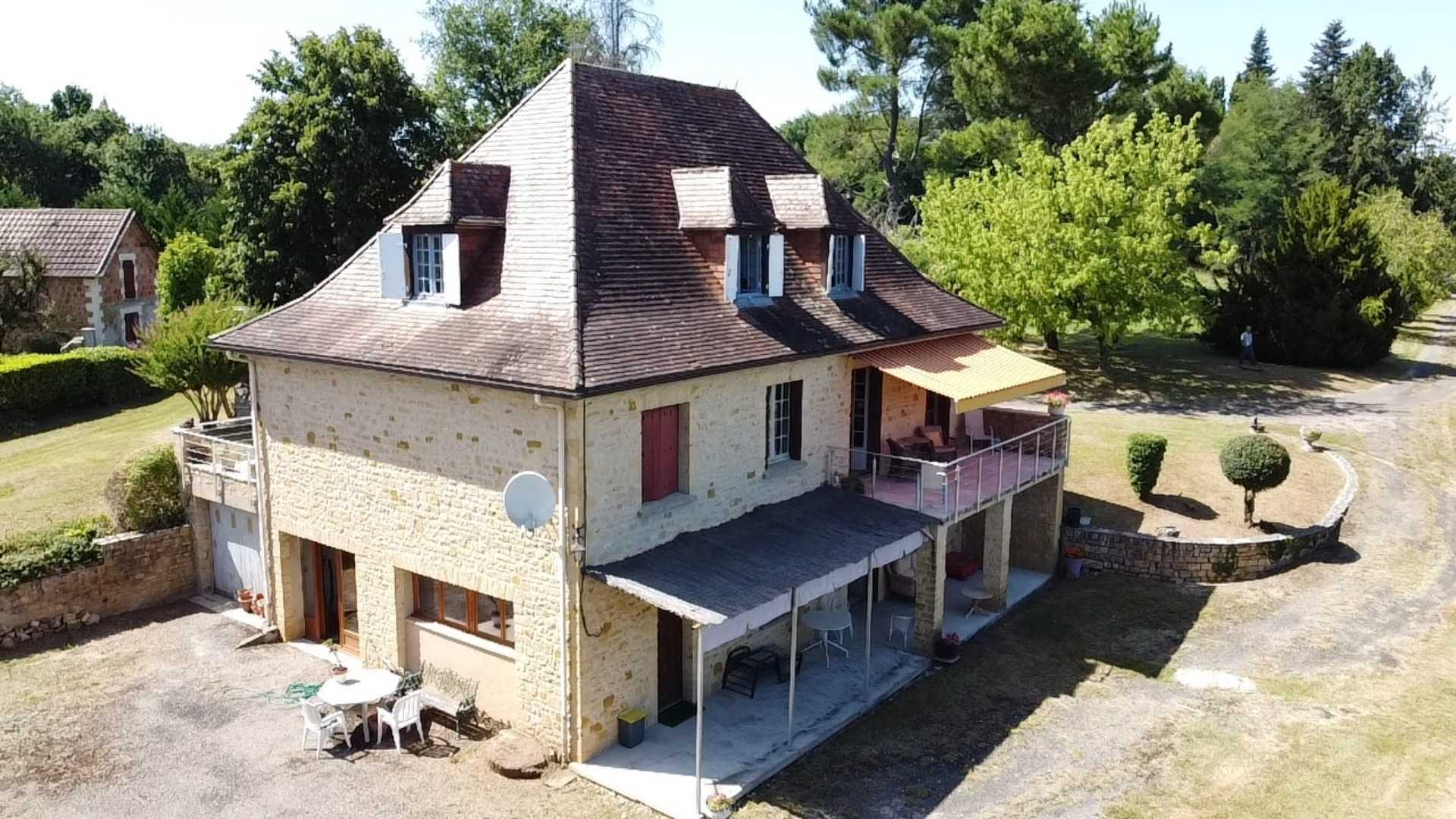 σπίτι σε Belves, Nouvelle-Aquitaine 10829007