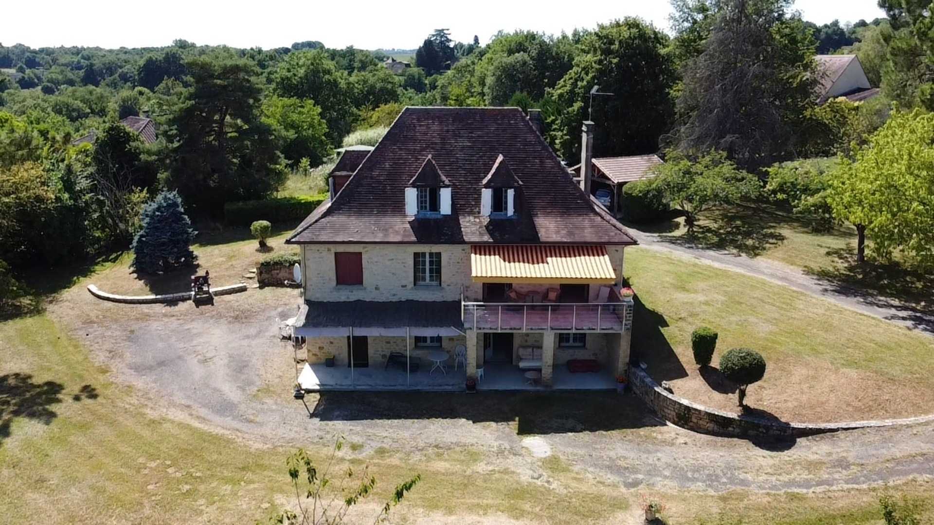 Talo sisään Belves, Nouvelle-Aquitaine 10829007