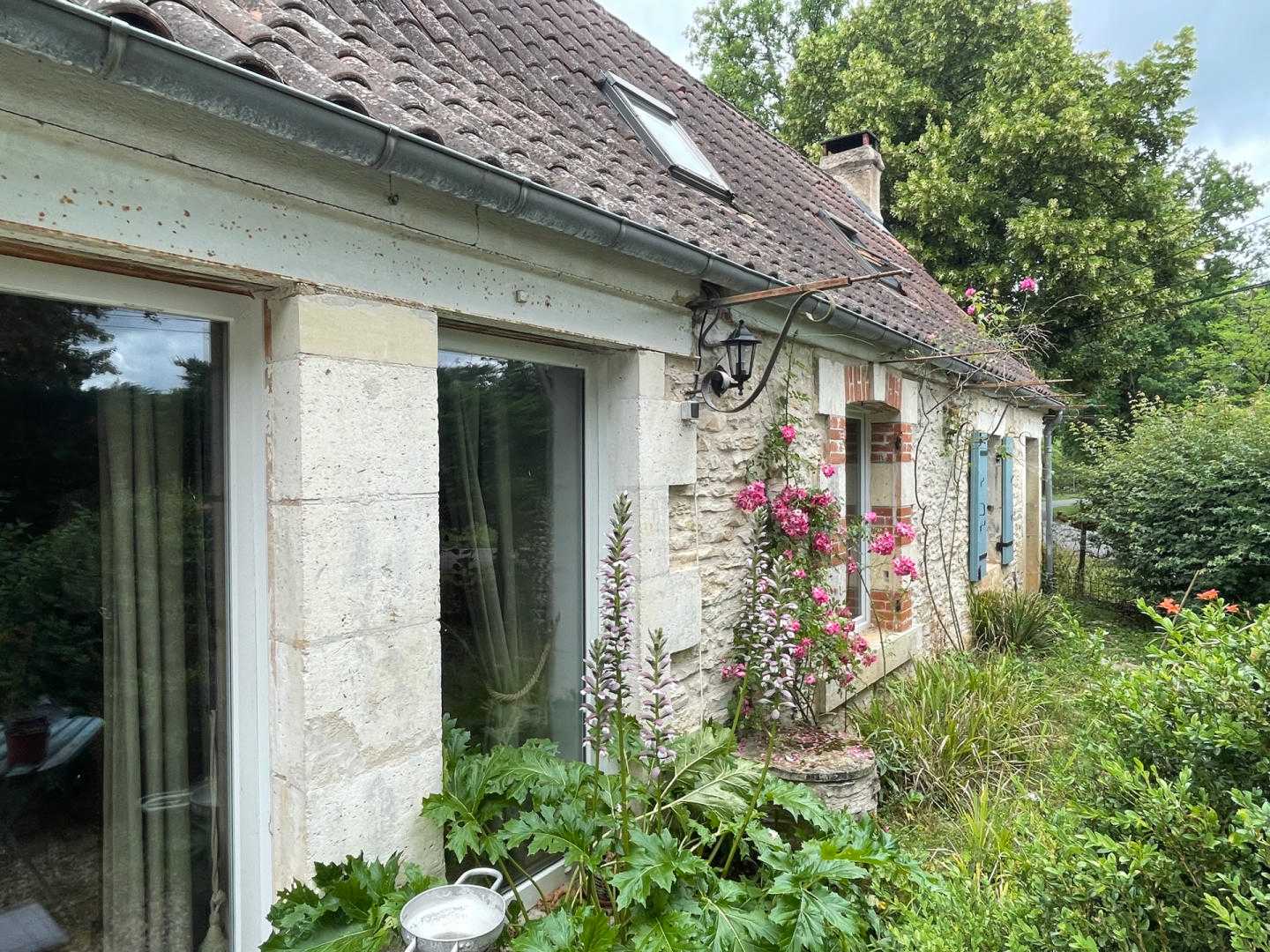 房子 在 Thenon, Nouvelle-Aquitaine 10829028