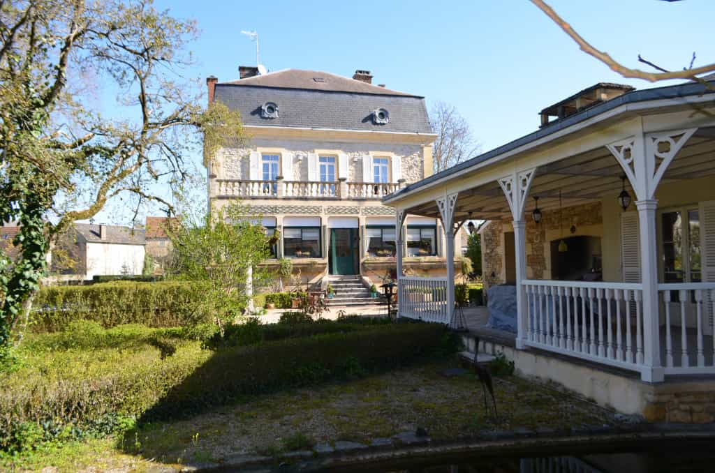 House in Aubas, Nouvelle-Aquitaine 10829072