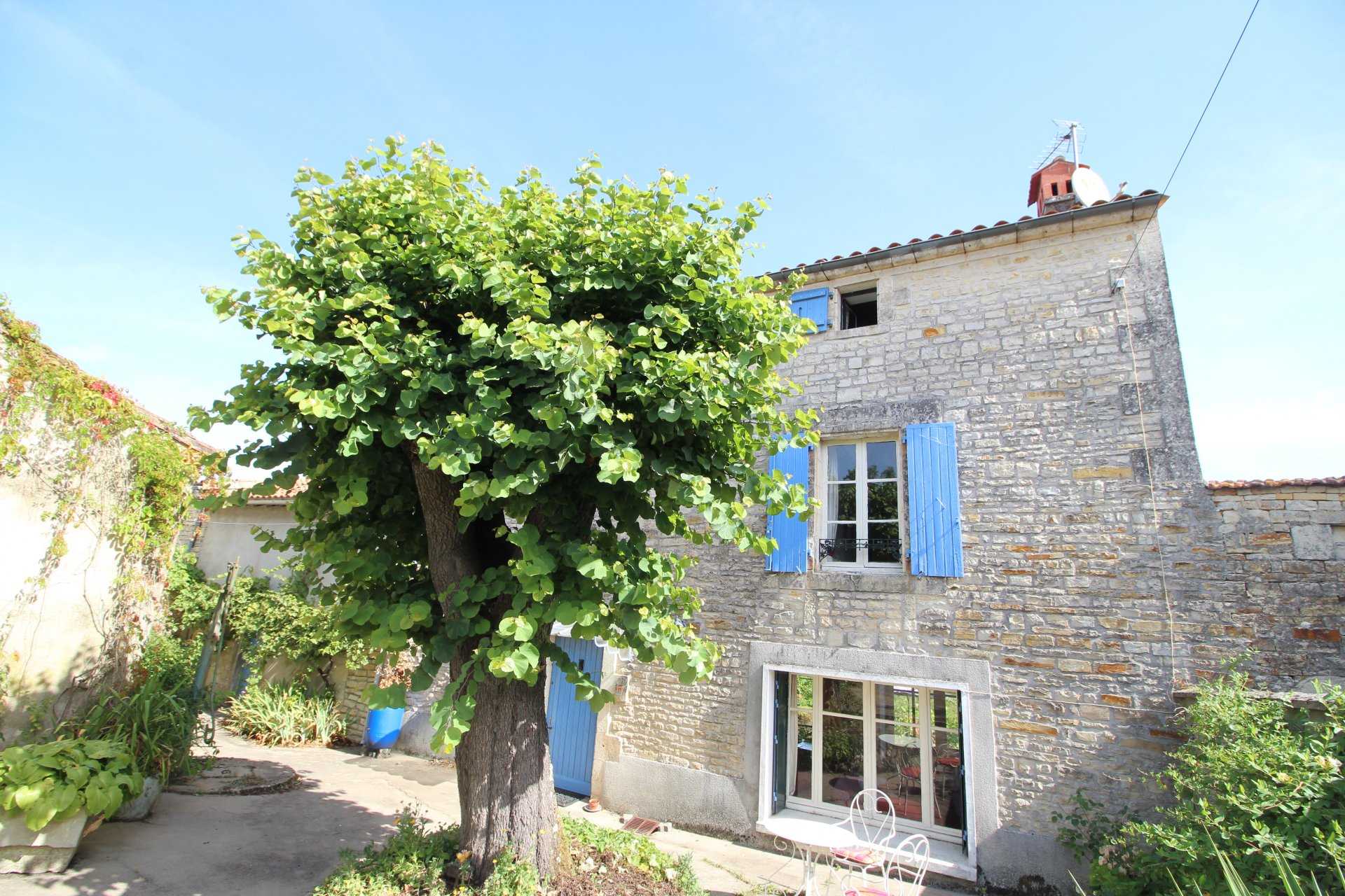 House in Mansle, Nouvelle-Aquitaine 10829085