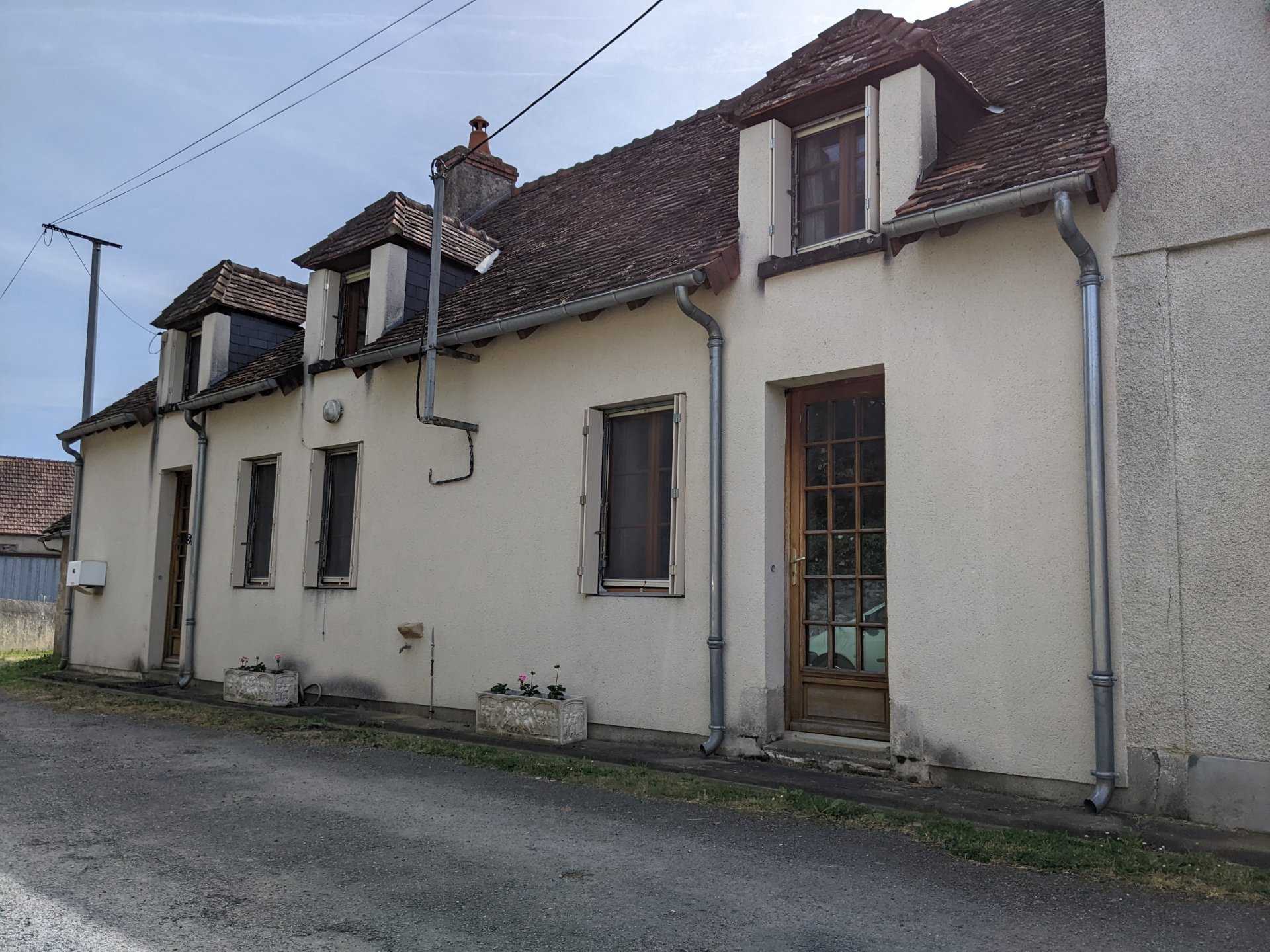 σπίτι σε La Trimouille, Nouvelle-Aquitaine 10829089