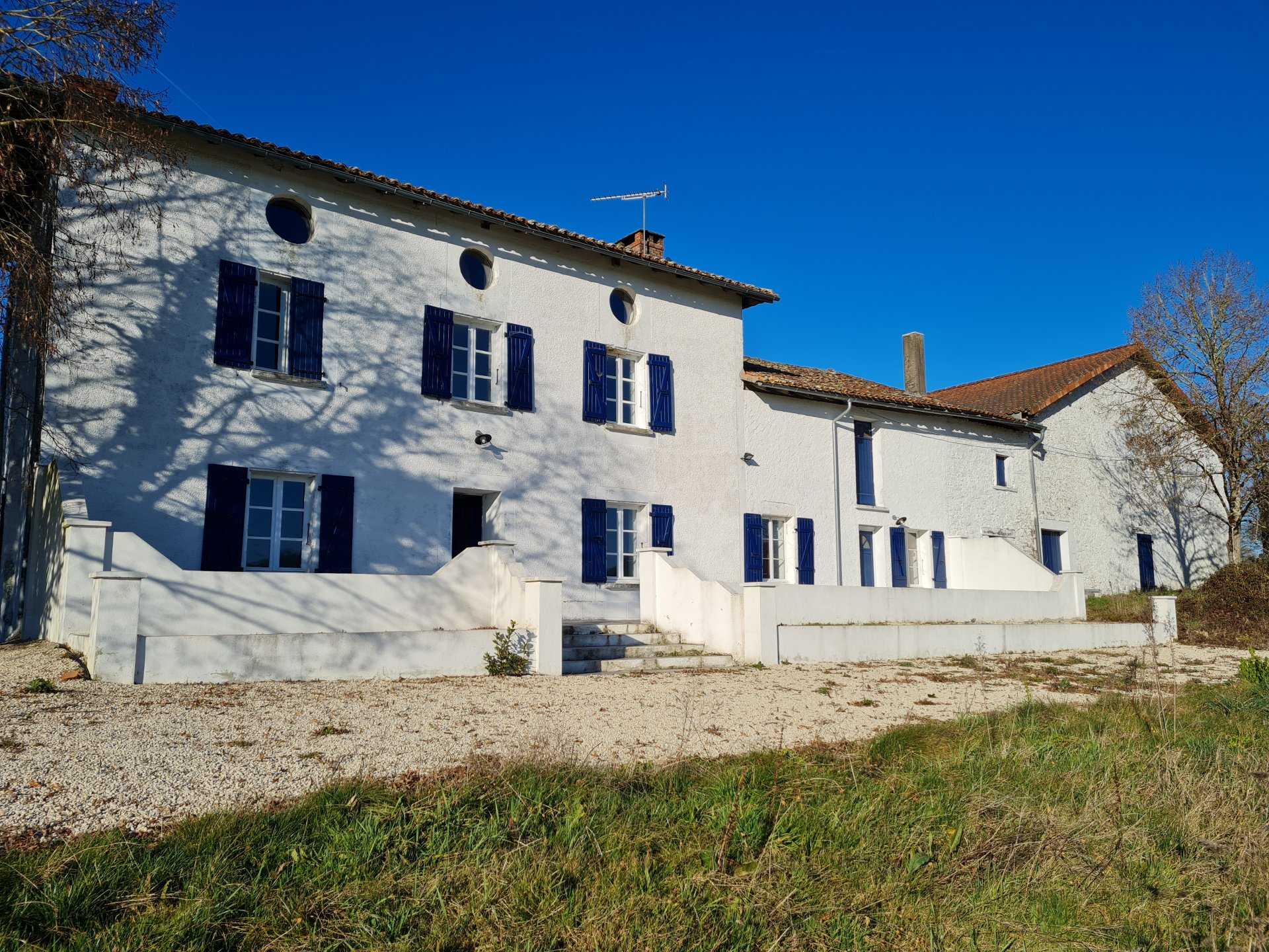 σπίτι σε Lesignac-Durand, Nouvelle-Aquitaine 10829103