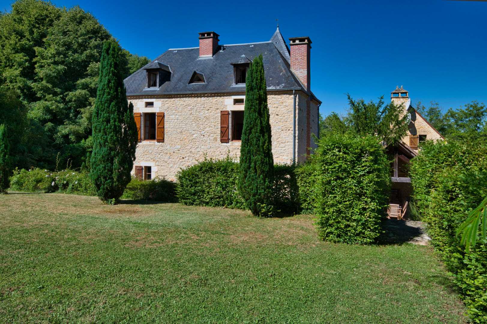 Haus im Sarlat-la-Canéda, Nouvelle-Aquitaine 10829131