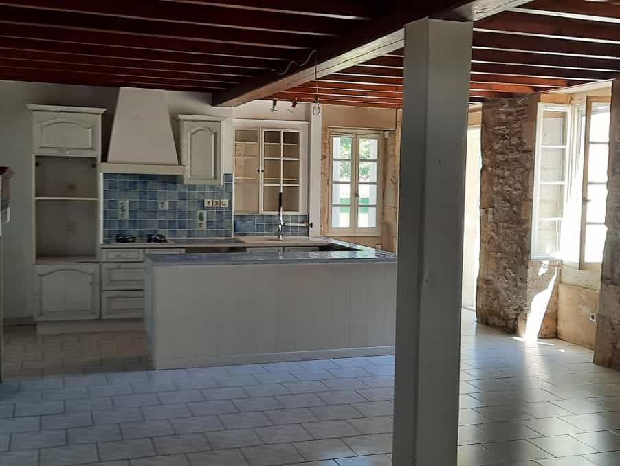 House in Pineuilh, Nouvelle-Aquitaine 10829200