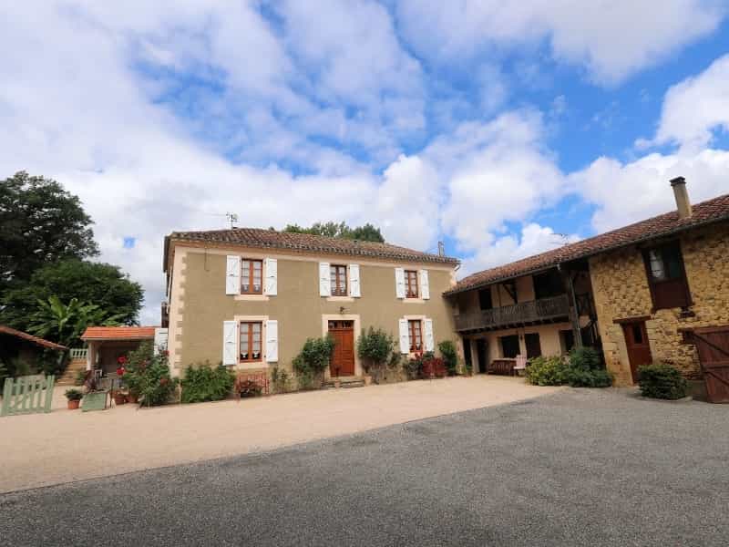 House in Belloc-Saint-Clamens, Occitanie 10829263