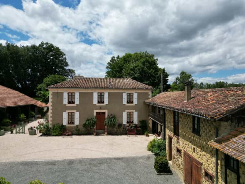 Rumah di Belloc-Saint-Clamens, Occitanie 10829263