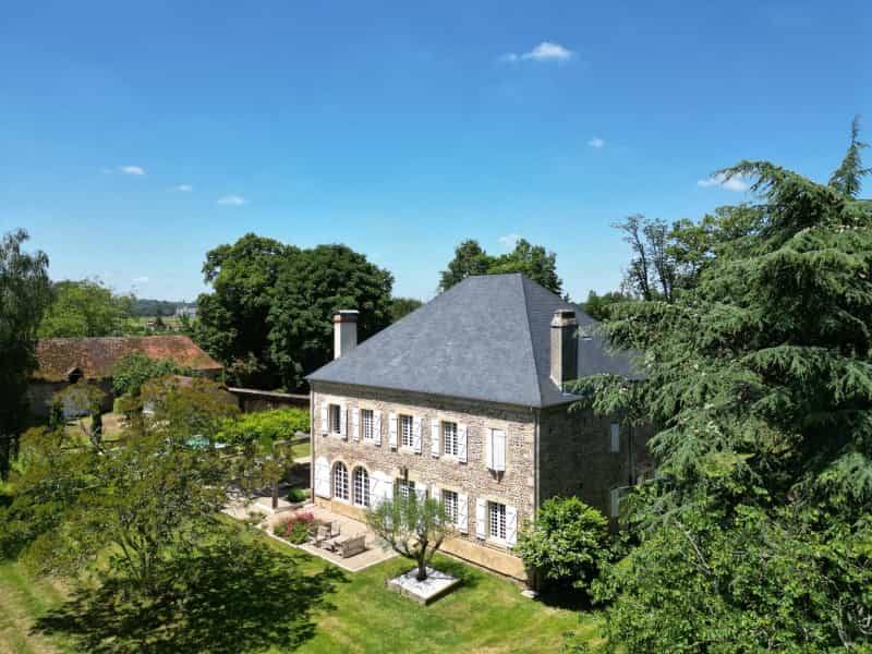 House in Arzacq-Arraziguet, Nouvelle-Aquitaine 10829302