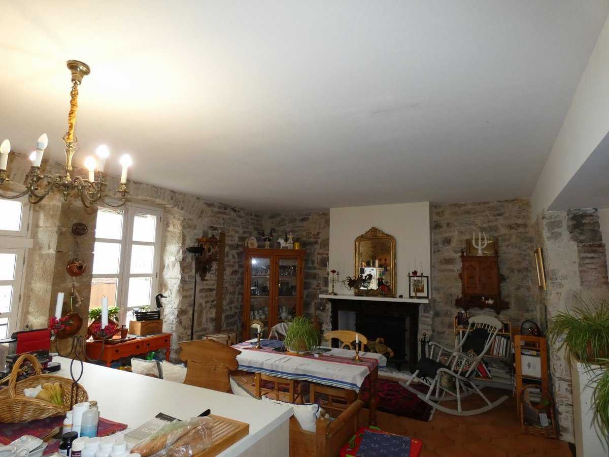 Talo sisään Cordes-sur-Ciel, Occitanie 10829314