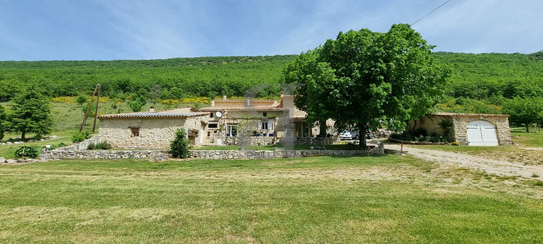Talo sisään Sisteron, Provence-Alpes-Cote d'Azur 10829360