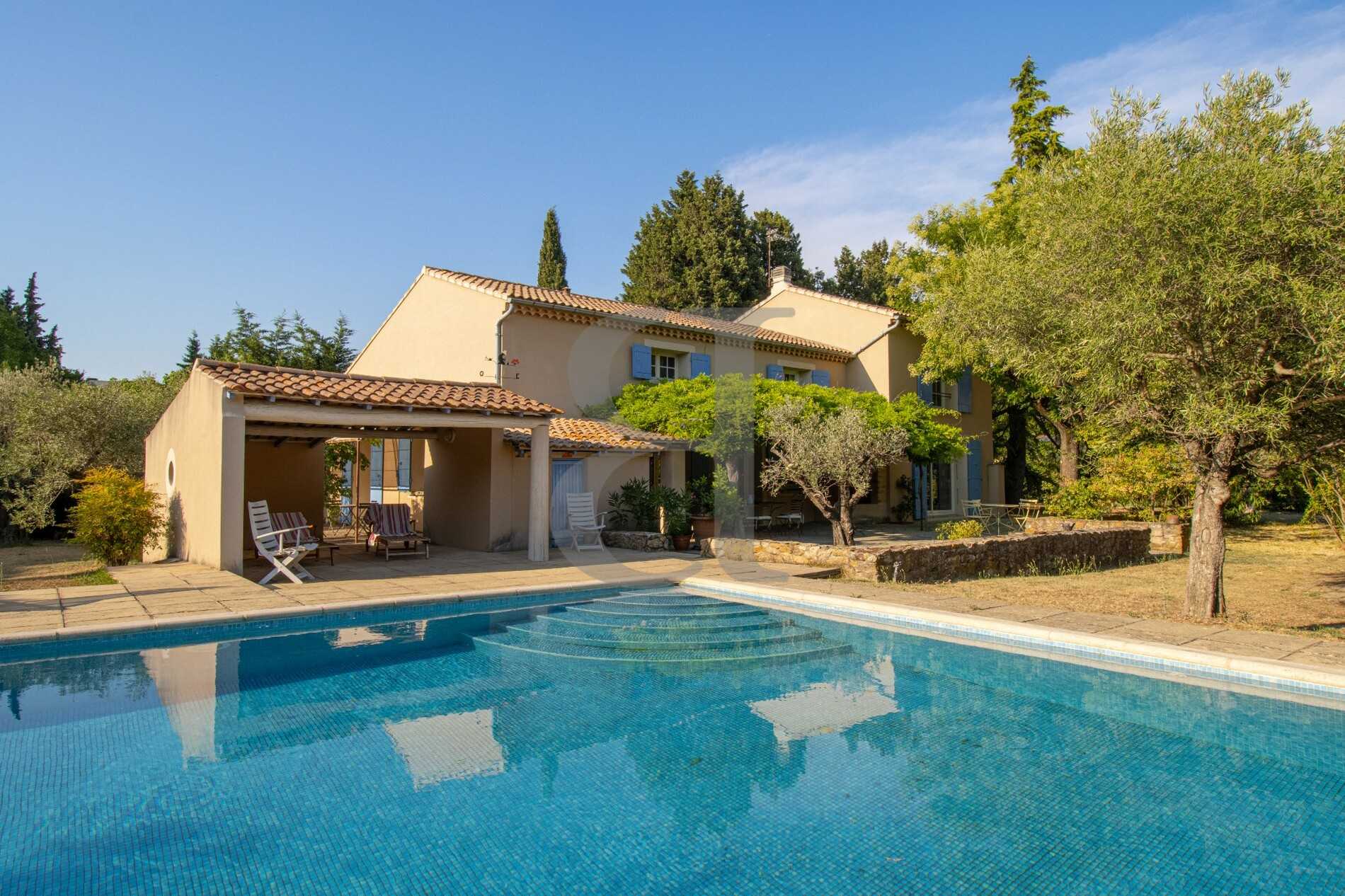 بيت في Orange, Provence-Alpes-Cote d'Azur 10829376