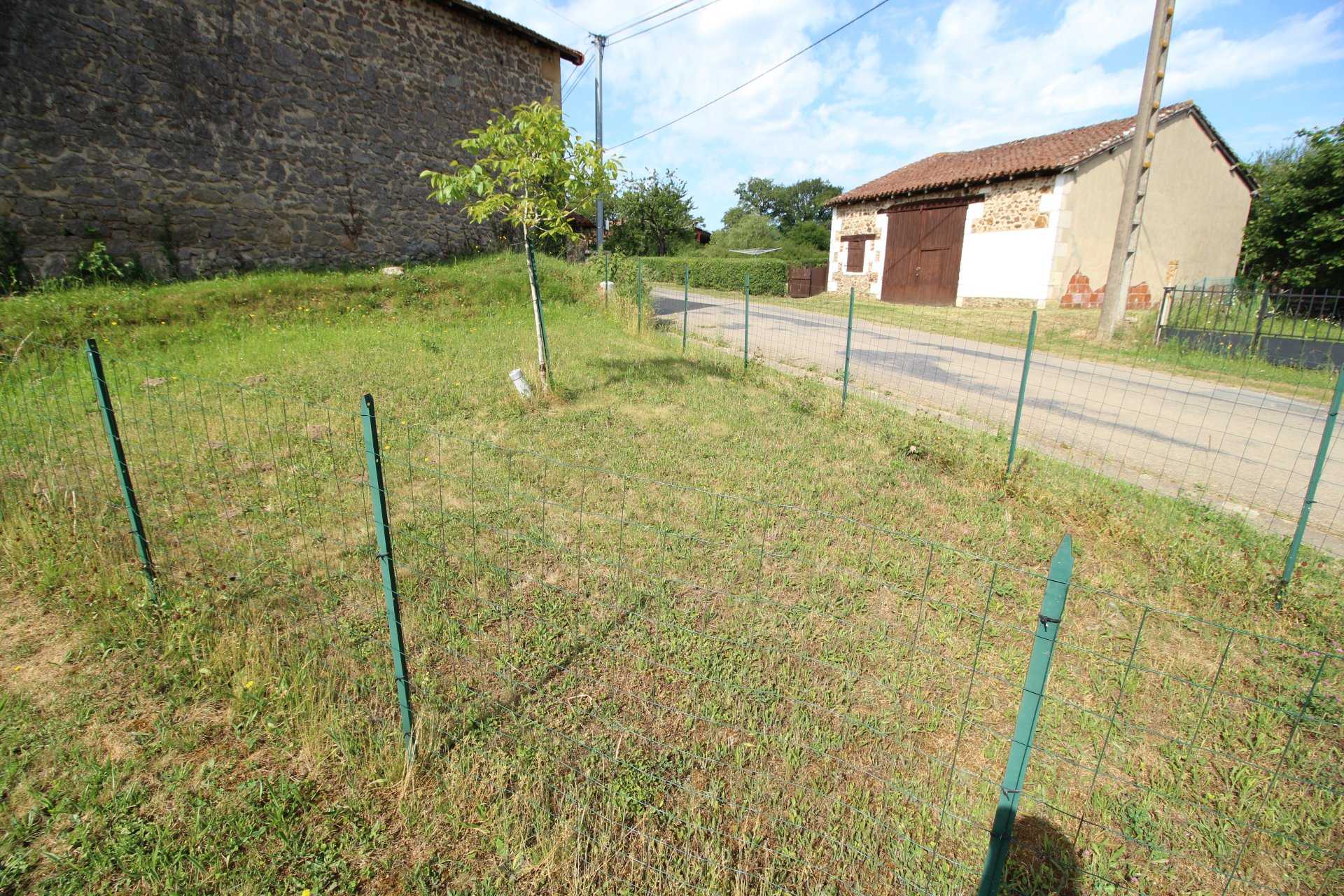 House in Hiesse, Nouvelle-Aquitaine 10829440