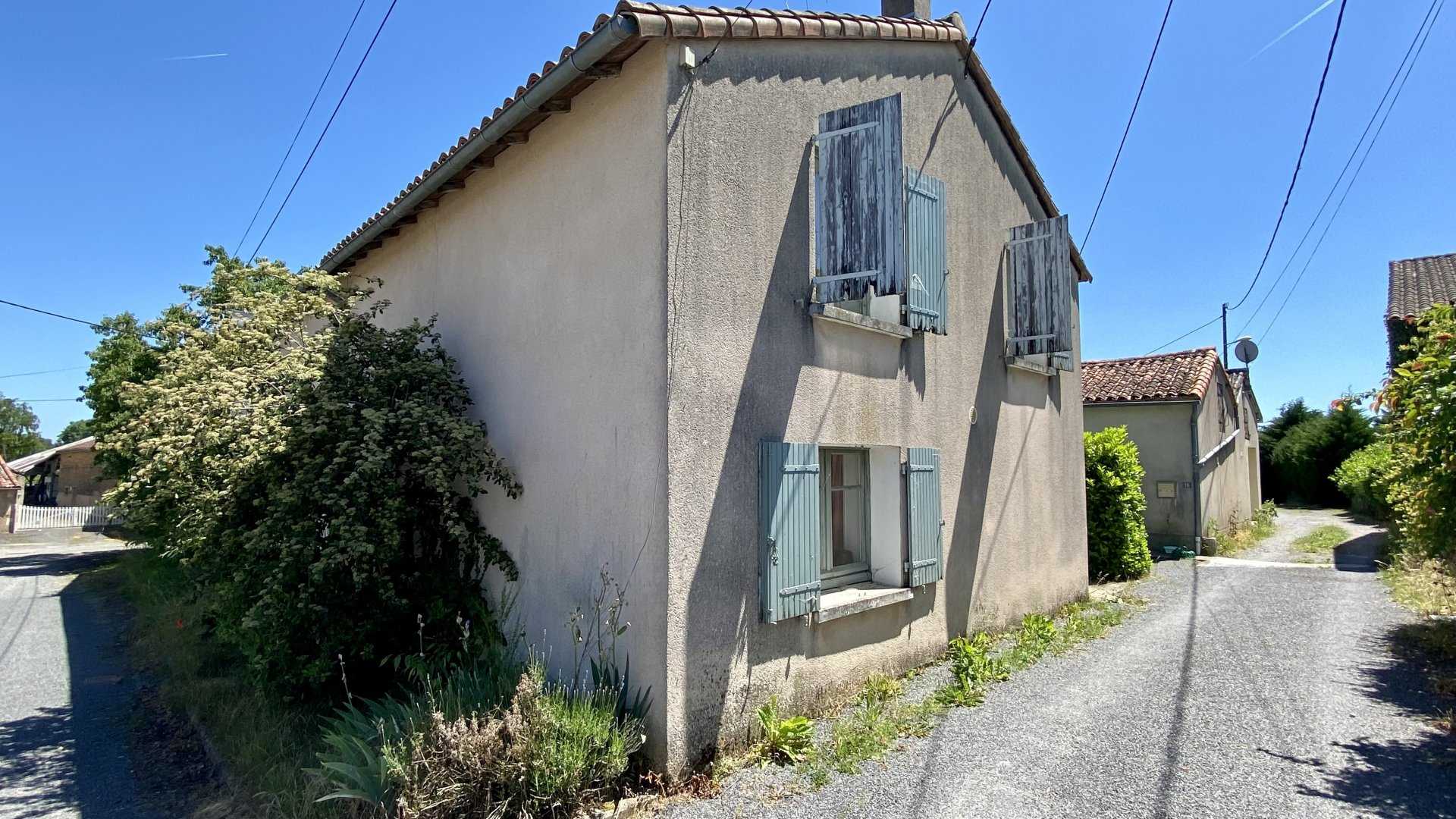मकान में Montmorillon, Nouvelle-Aquitaine 10829550