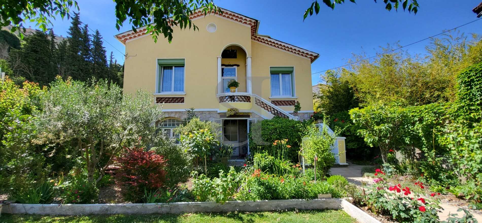 House in Vaison-la-Romaine, Provence-Alpes-Cote d'Azur 10829655